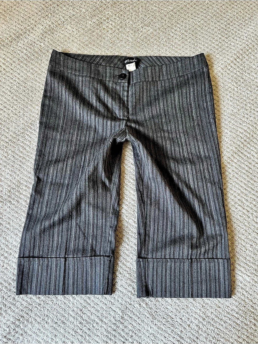 Wet Seal vintage Y2K Striped lowrise Cropped capris in Gray Size Small